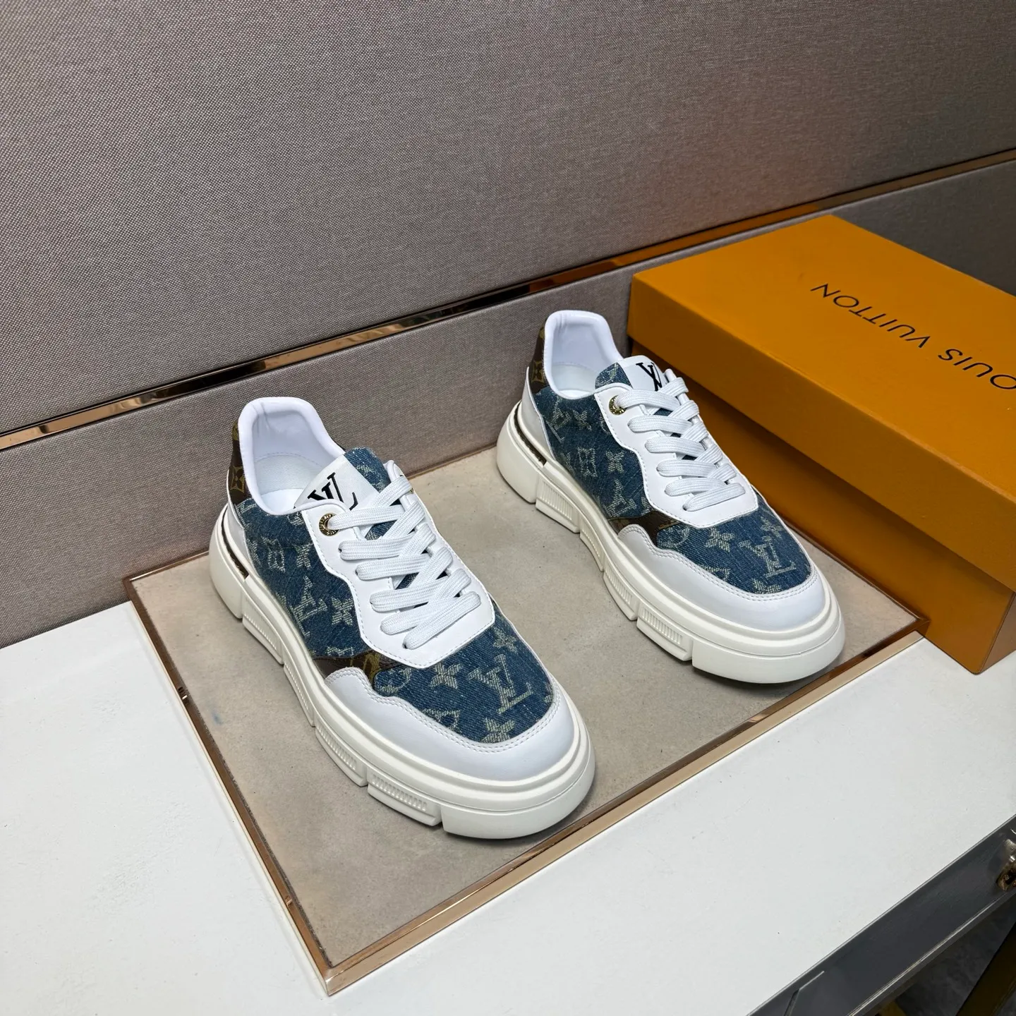 ⬛️Men's shoes 💰p400 [LV～] Men's casual shoes 2025z cabinet sales simultaneously 🔶Size: 38-44#️⃣ 🔷2 colors🔜The upper is made of multi-material splicing➕Genuine leather lining, comfortable and breathable, sole: original comfortable and wear-resistant outsole, ⚠️Real shot📱Photographed🎬The real thing is better📢📢📢